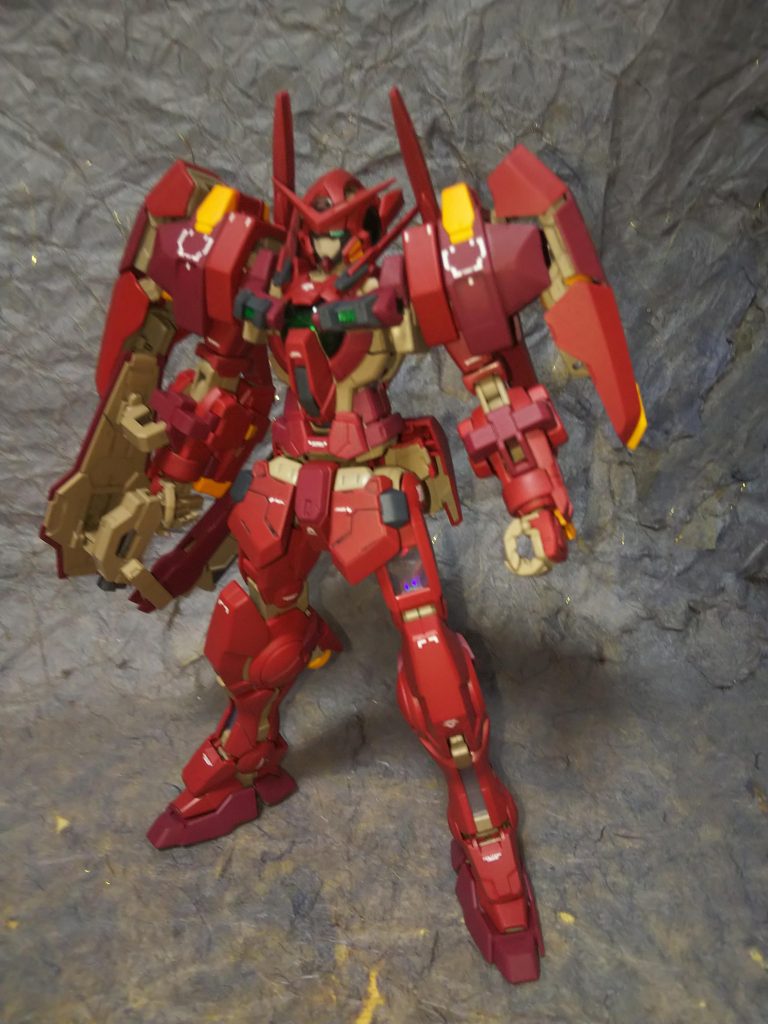 頭部を余剰パーツでガンダムエクシアと差し替え可能