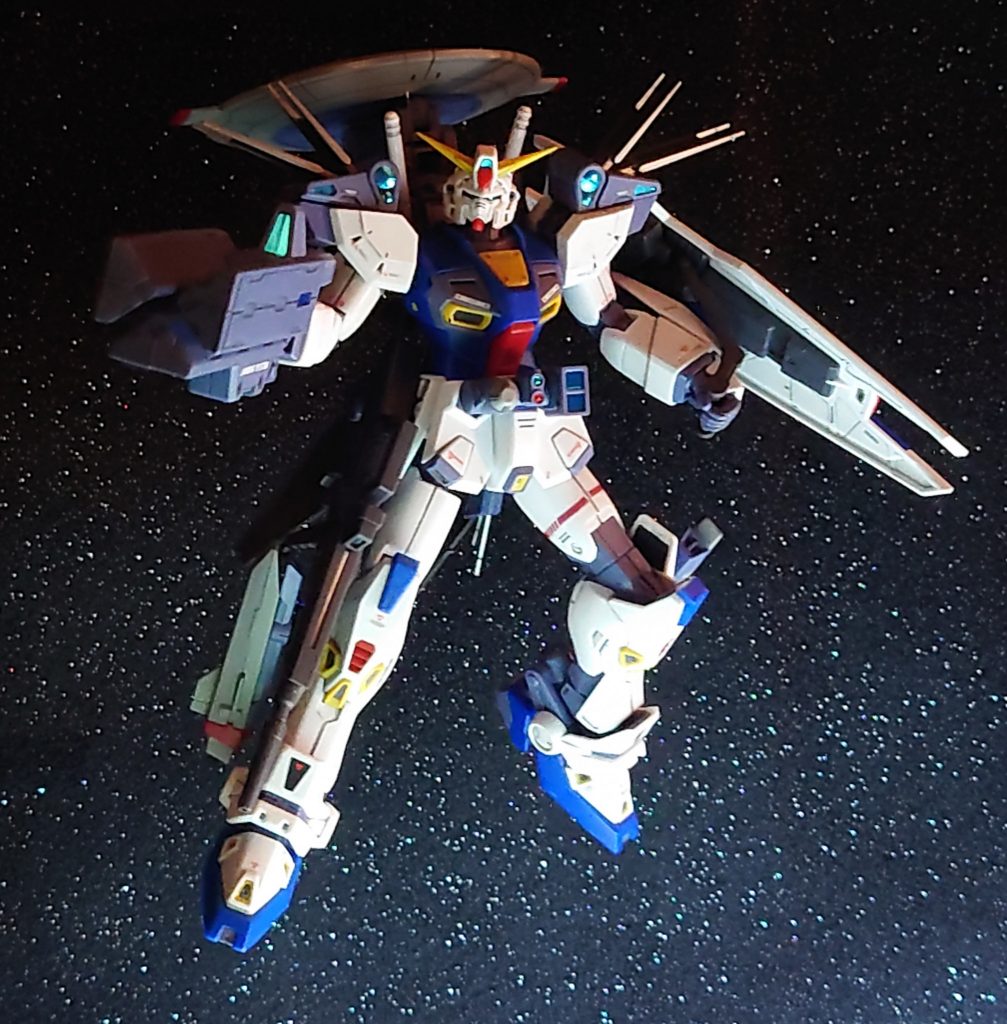 あとは光源です。LED板ライトの弱でも明るかったので白ビニール袋を乗せて調整。それを下から当ててます。撮影はスマホのオートフォーカスで、無加工ですがここまで表現できました。撮影の参考になればイイなと\(´▽`)/