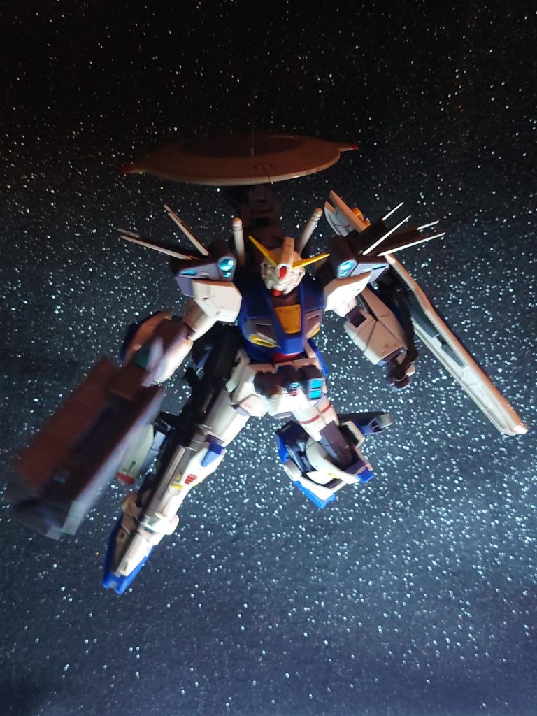 フェルトは無駄に反射せず虚空を再現して、ラメだけが星の輝きのように見えてますね。