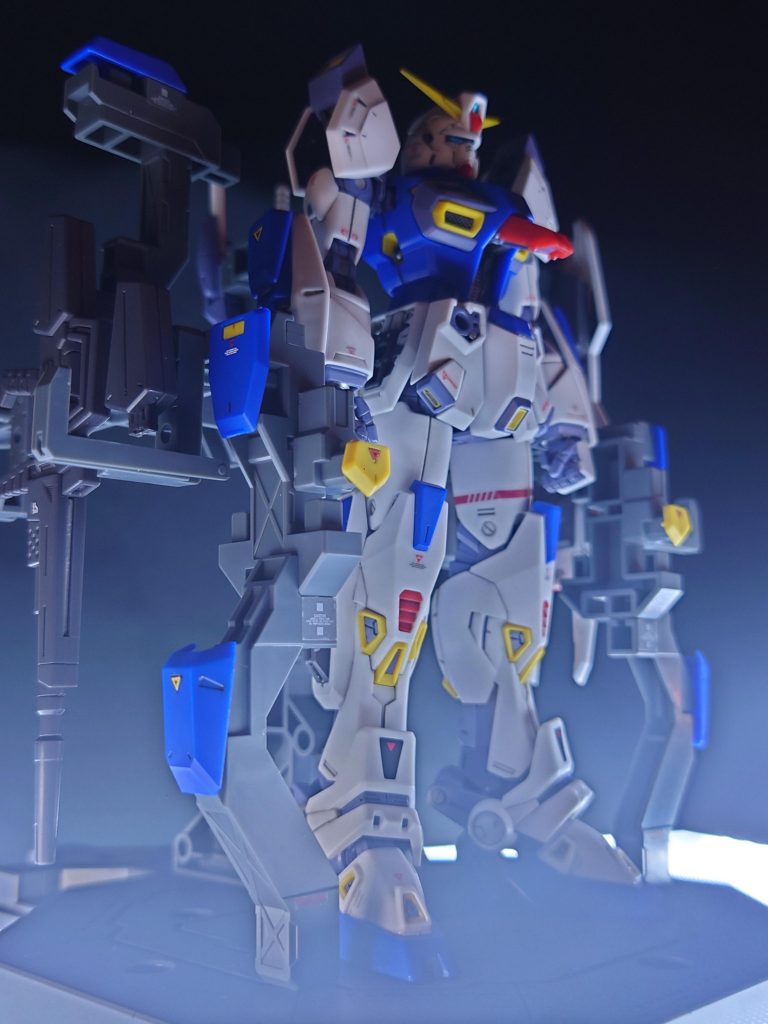 MGですが小型化が進んだ時代の機体なので、わりと小さいです。大きめなHGぐらいですかね。