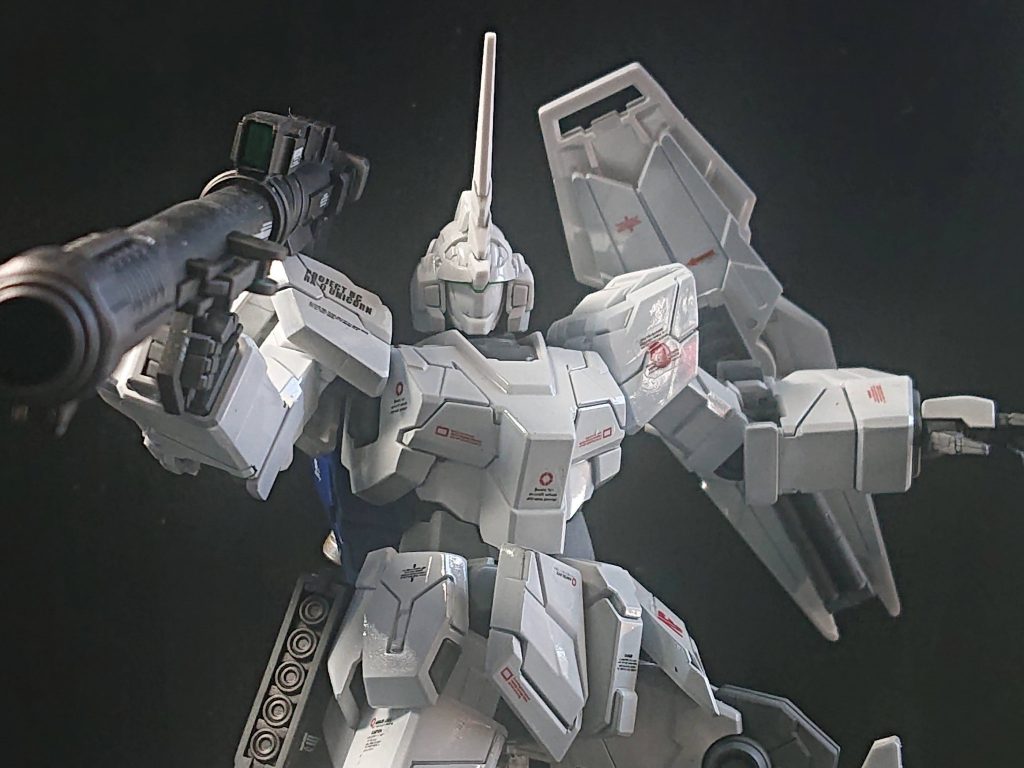 艶消し大好きなのですが、一角さんはテカテカがお似合いかと思い、光沢にしました。武器や関節は艶消しです。面倒くさいです。