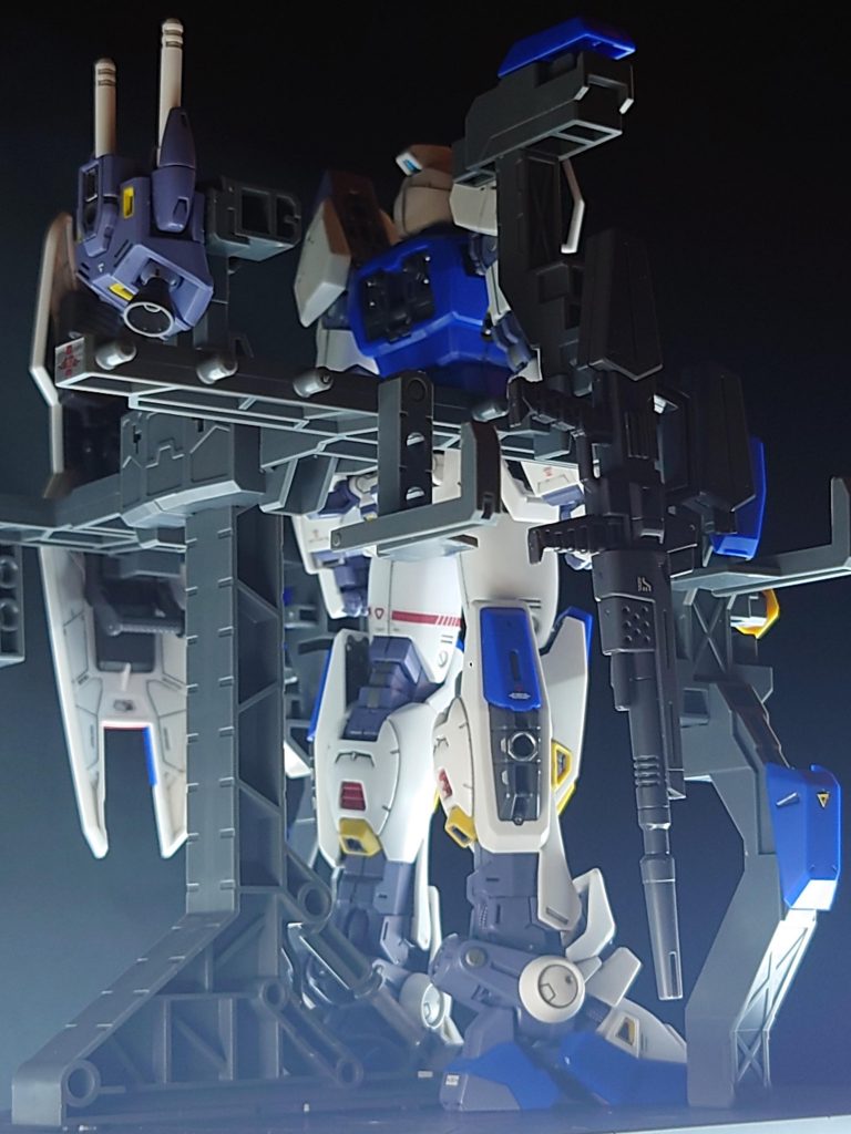 装甲を外して整備中、にも見えますね〜