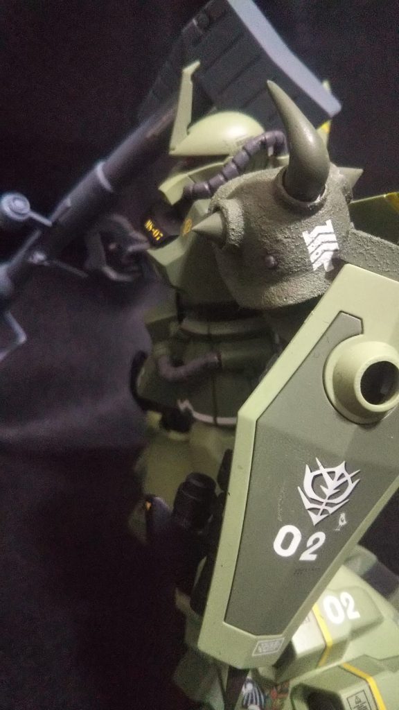 固さを出すため肩のアーマーをざらざらに仕上げてスパイクは鋭く見せるため生えてるようにみせてます。