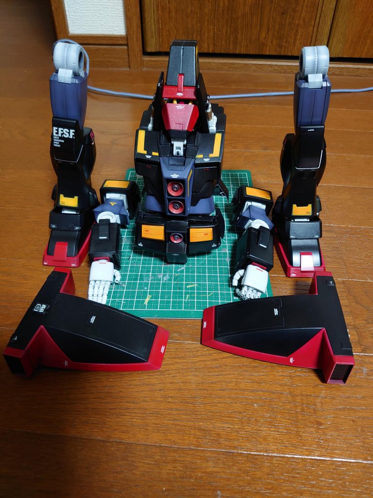 メタコンなどを真似てガンダムデカールででっち上げた貼り込み。