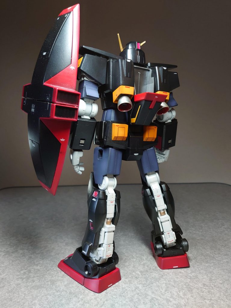 普通のMSよりもでかいのにアニメでホンコンシティで暴れまわるなんて恐ろしい。