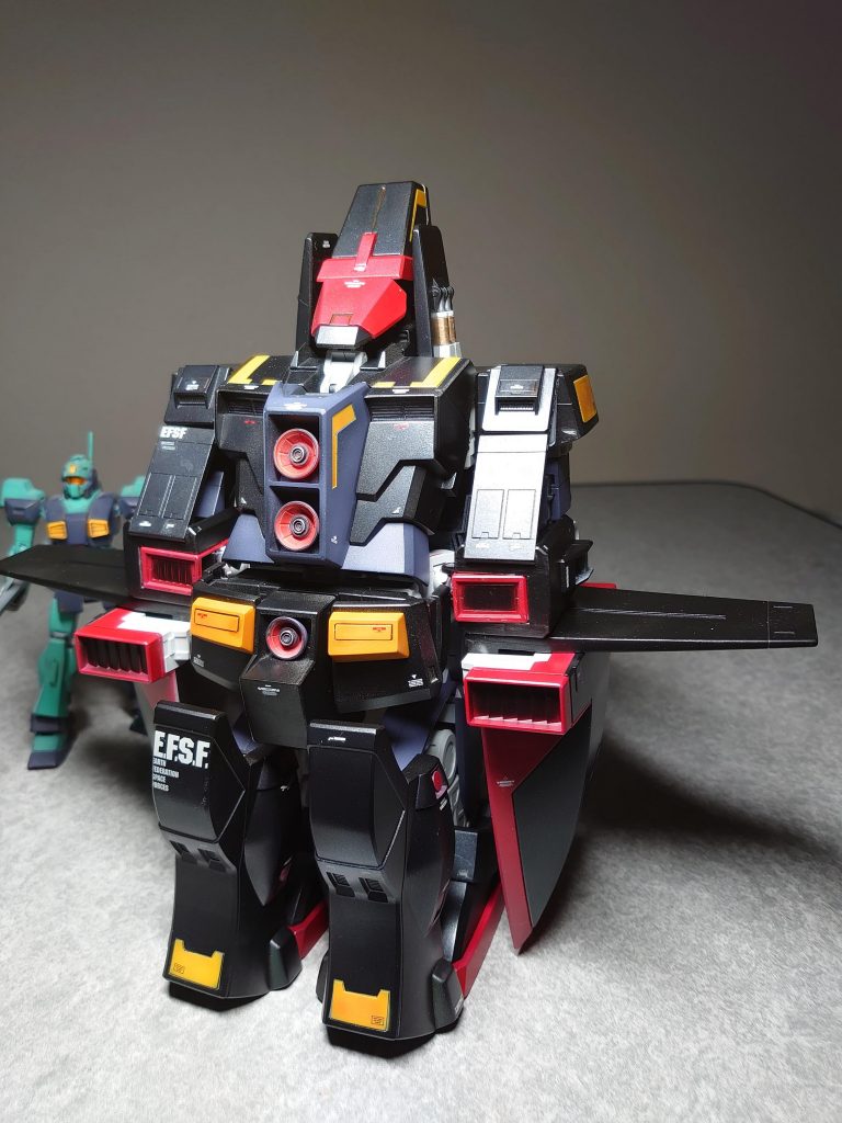 流石バンダイ、ガッチリ保持力でトンデモ変形もこなします。