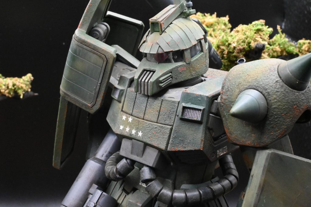 曲面には鋳造表現、直線には鍛造表現に挑戦してみました。ウェザリングを強めにかけながら錆表現も加えました。