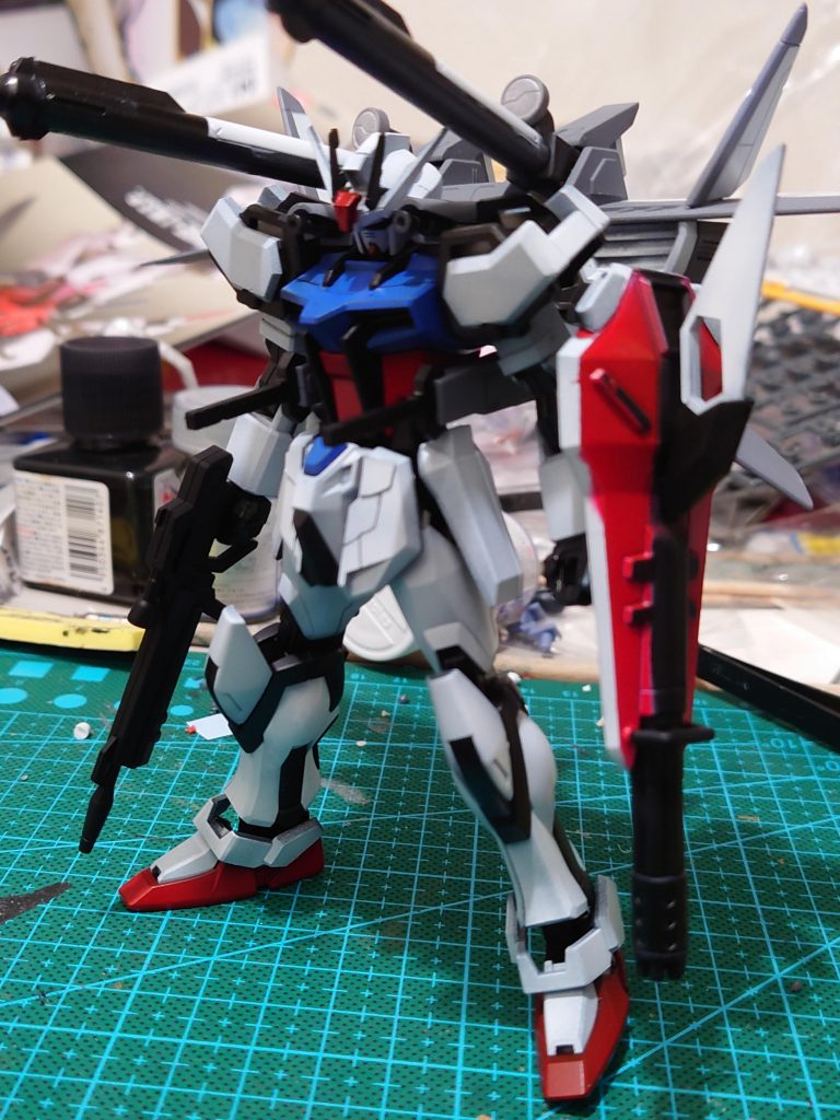 ウェザリング前です。今回もエアブラシを使って塗装しました。全体的にキレイに塗れたかなとは思いますが、盾の塗り分けが上手くいかなかったのは残念でした……。キレイにマスキング出来るようにがんばりたいです。今回の反省点はやはりマスキングの甘さでした。段差のあるパーツのマスキングが不得手だなと感じているので上手くやれる方法を調べておきたいところです。