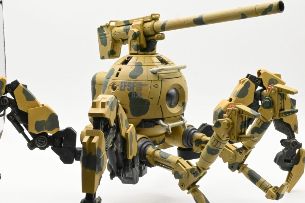 迷彩メインでデカール等は控えめにしました。