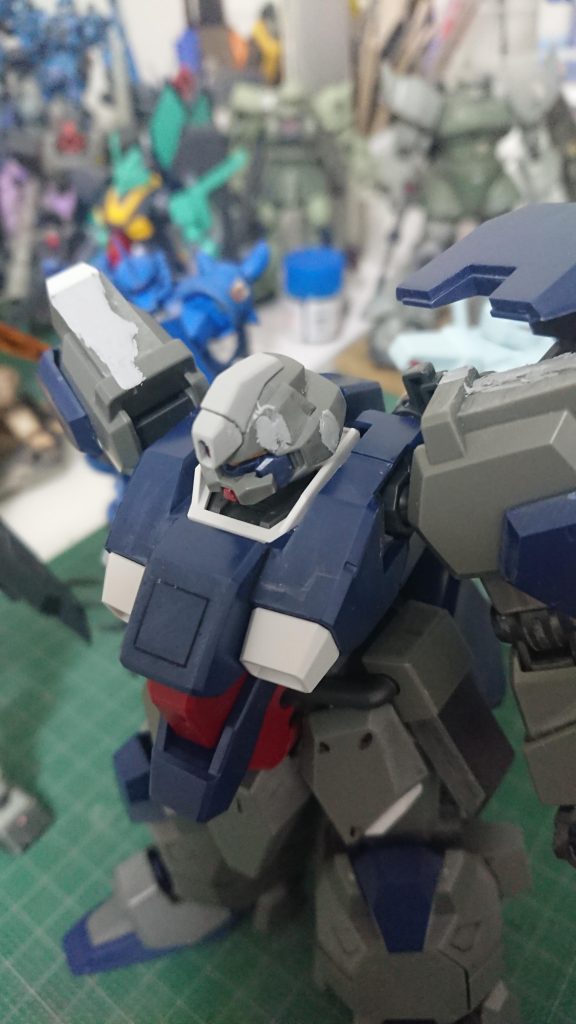 少しやる気を出して、パテ盛りタイム...