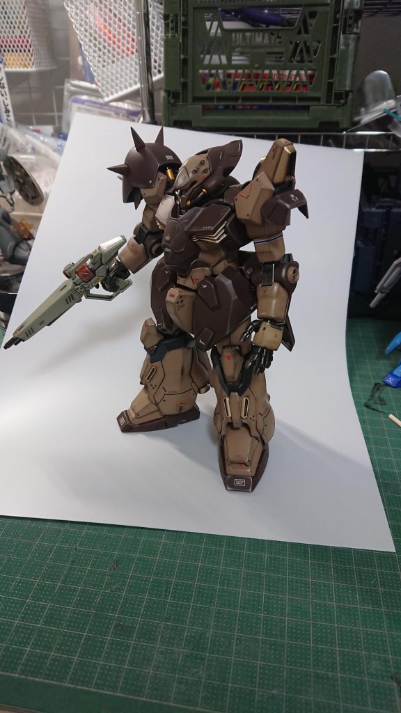 皆さんを真似して「綺麗な背景で撮ろう!」として涙ぐましい努力をして、結局汚い作業台が映り込む画w