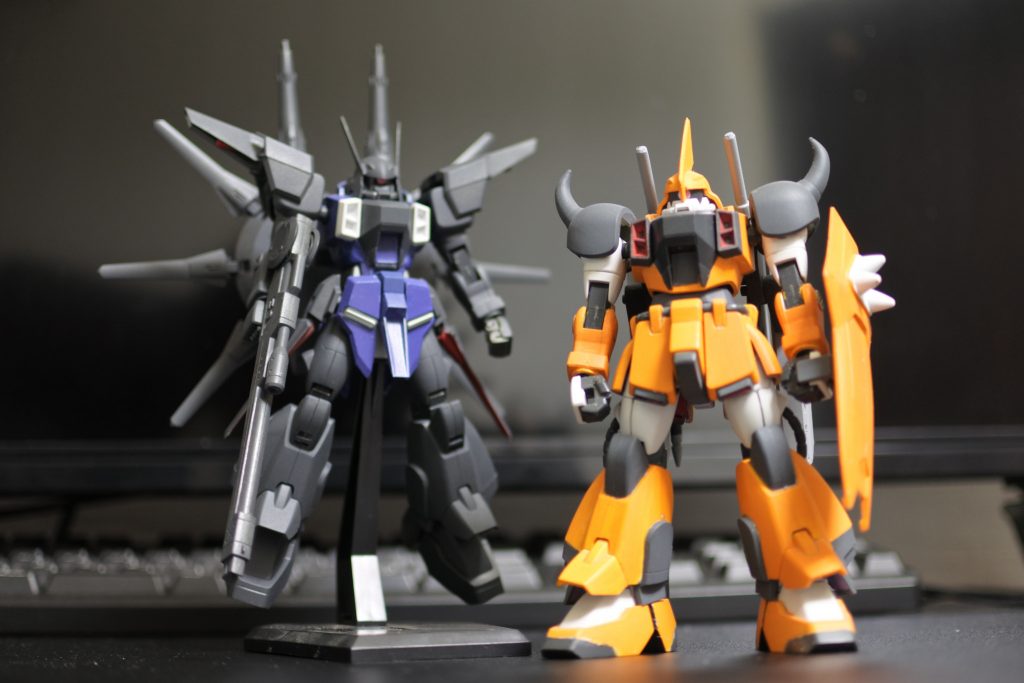 同じDestiny MSVのプロヴィデンスザクと。どちらも違う方向性で格好いいです。