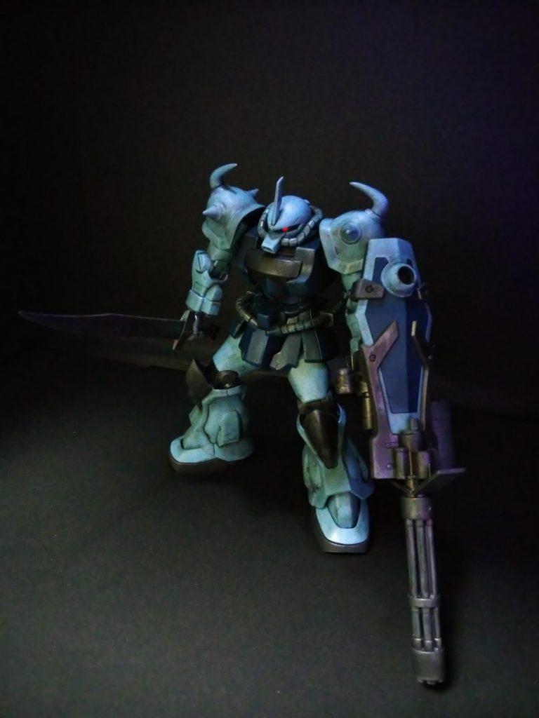 グフカスタムだけでポージング😀リアルタッチマーカーとウェザリングマスターで汚しただけですが、お気に入りです！