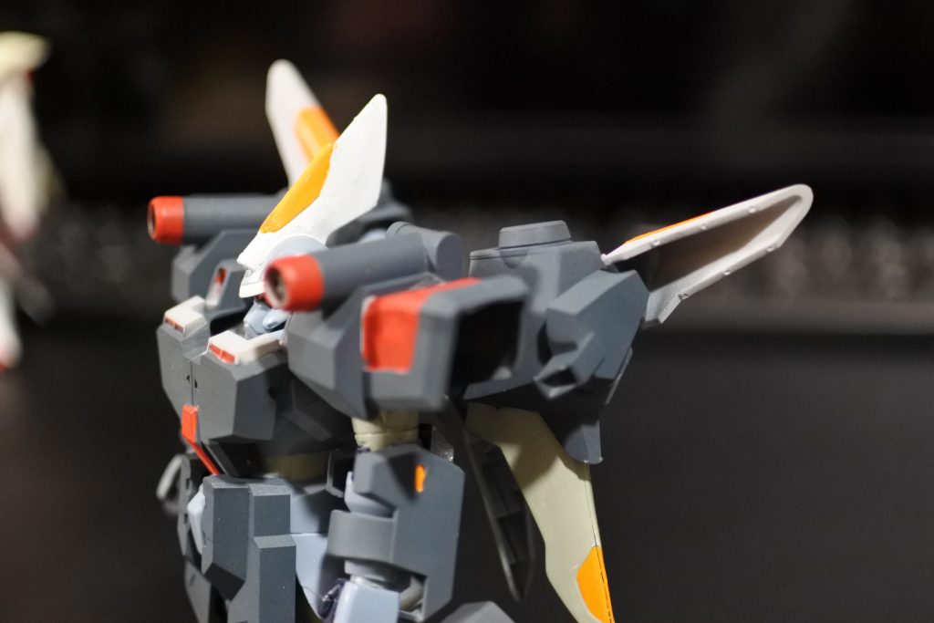 背部サブスラスターは軸可動できるようにしてあります。