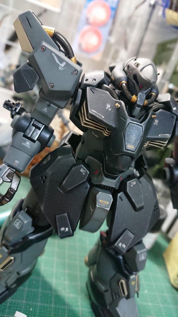 ガンプラ用の金属パーツの他、秋葉で見つけた戦艦用?の金属も付けて自己満足💜