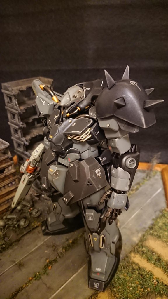 塗装は必殺缶スプレー80、筆塗り20。ウェザリングはドライブラシ→ウェザリングマスター→艶消しスプレー。その後希釈した艶消し黒で陰影をつけました。