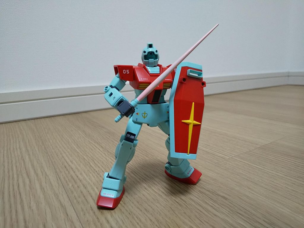 ビームサーベルはガンダムマーカー(蛍光ピンク)→トップコート(光沢)を吹いてるのですが、トップコートを吹くといつも蛍光ピンクの色が薄くなります。