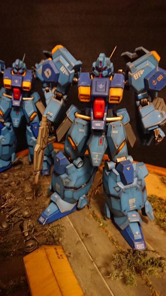 EFSFとEFF...1機は宇宙から持ってきたみたいな...