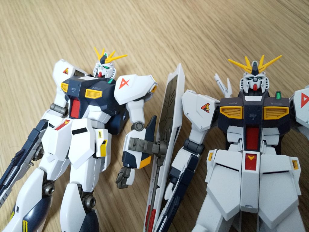 コチラも、左がHGUCで、右がEG。