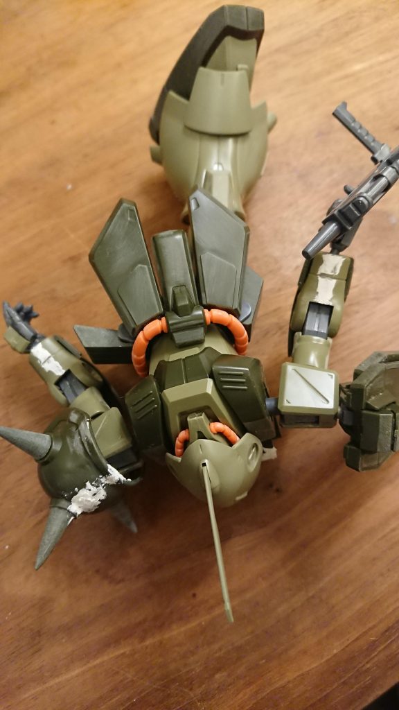 素組後、パテを盛り燃え尽きてしまった状態...