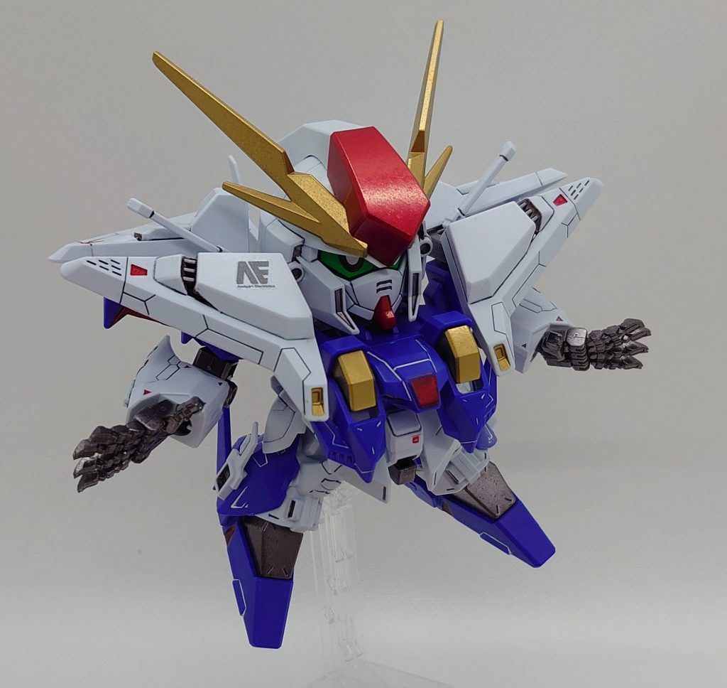 アナハイム製という事をまったく隠す気の無いΞガンダム。