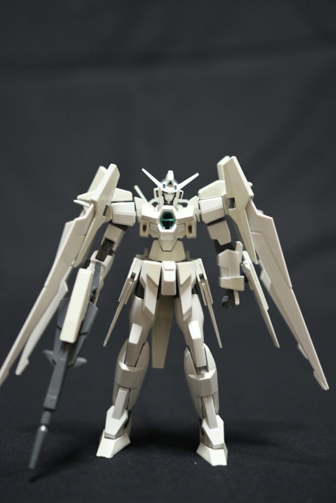 白色のプラに合わせて白色を調色して筆塗で部分塗装です。基の色が濃ゆいので白色をかなり厚塗りして頑張りました。単にエアブラシのスプレー缶が切れたので仕方なく筆で塗ったともいう（自白）