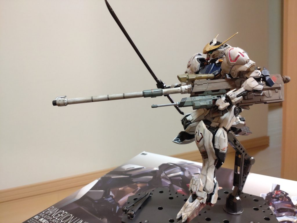 鉄砲とカタナ両手持ち。贅沢!ガンダムの銃砲はホワイトでしょ!