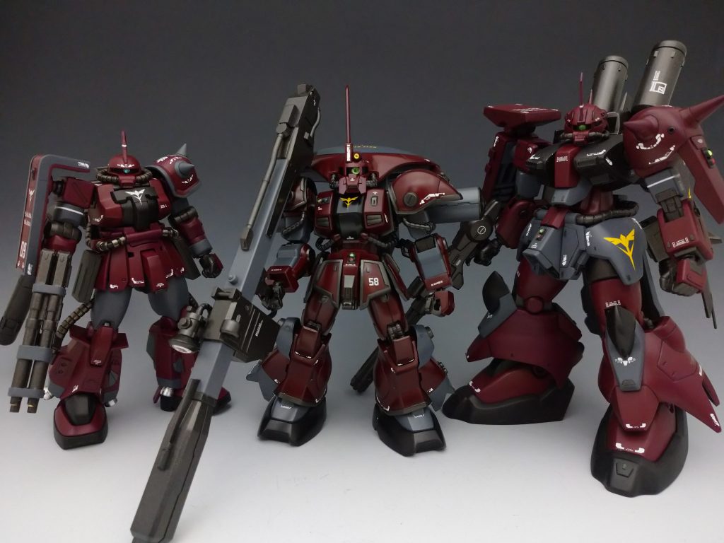 前に制作した同じカラーのザクと一緒に。全部半光沢クリアを吹いたのですが仕上がりに違いが…サフの色が違うのが原因かもしれません。F2の太ももは紅くした方が良かったと改めて思いました(汗)ザクⅢ改改めて大きいですねぇ。今回もご覧くださりありがとうございました！過去作品も良かったら見てください。次回作でまたお会いしましょう☆