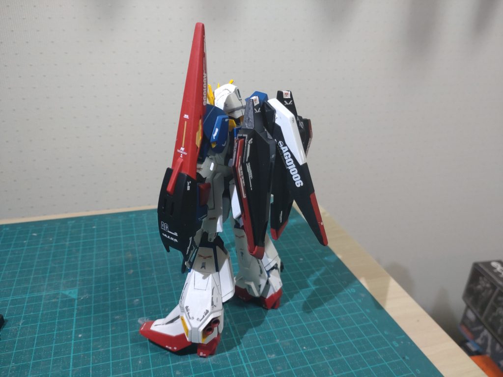 rg用のデカール貼り貼りするのは老眼の身にはきつかった…