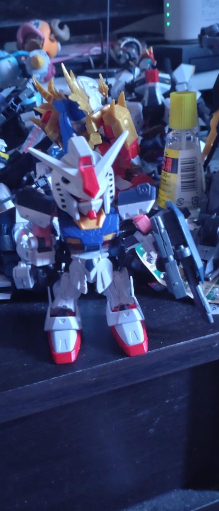 ガンダム8号機のベーシックです。横浜ガンダムをベースに腰をジスクードと肩と足をクロスボーンX1を使用してます。武装は２連装ビームライフルです。