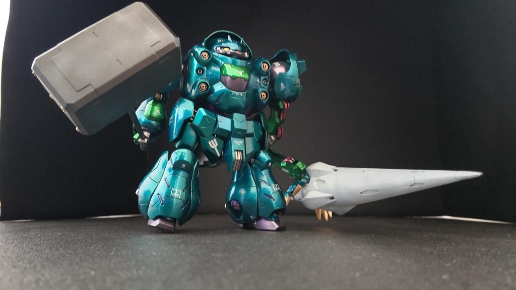 ブルワーズで運用された際も、厄災戦仕様での運用も考えられ（実際換装できるよう部品は準備され）たが、戦術及びグタル・カタルの性格上ほとんど運用されることはなかった。当仕様で運用する場合、非阿頼耶識のグタル・カタルでは、著しく機体バランスが悪く対MSで逆に不利になる可能性が高かった為である。　ただ鉄華団に敗戦後、これらの機器及び運用データはテイワズに接収され、その後の鉄華団運用のガンダムフレーム武装の開発・運用に活用された。阿頼耶識での運用を前提とする鉄華団では、ブルワーズでの問題点を解消できたため。　①多関節強化フレーム：グシオンリベイクの隠し腕制御、ルプスレクスの腕部強化、レクスネイル開発（レクスネイルはグシオンのネイル部のコピー）　②大型ランス・グシオンハンマー：大型メイス等大型武器運用のデータ活用　③クダル・カタルが非阿頼耶識でグシオンを運用する為、補助の制御系システムを組み込んでおり、上記運用での補助システム構築での短期開発が可能となった　また余り現存数がないガンダムフレームはその維持補修・運用等不明点が多く、ブルワーズ戦後のそれらのデータは鉄華団及びテイワズに大きな利益を得ることとなり、その後の鉄華団躍進の原動力の一つとなることとなる。