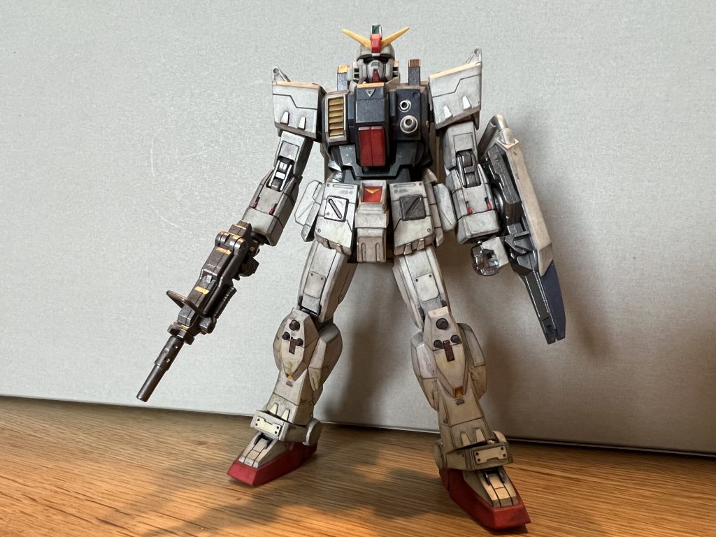 実は本体のホワイトは3色のホワイトとグレーで塗り分けていますが、ウェザリングの結果ほとんどわからなくなってしまいました、、