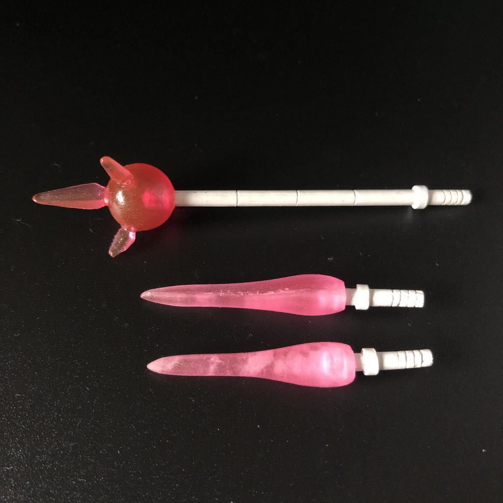 サーベルの柄も、少し大きく作り直しました。