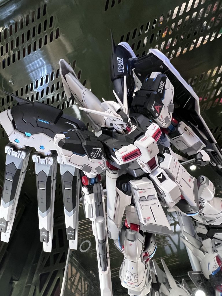 Hi-νガンダム typeR アムロ機–3枚目/制作者：真樹京介