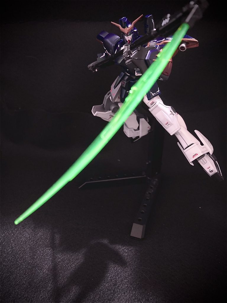 作るより写す方が悩みます（笑）エアブラシ全塗装、アンテナと胸部ダクトのシャープ化、デカールで仕上げました。