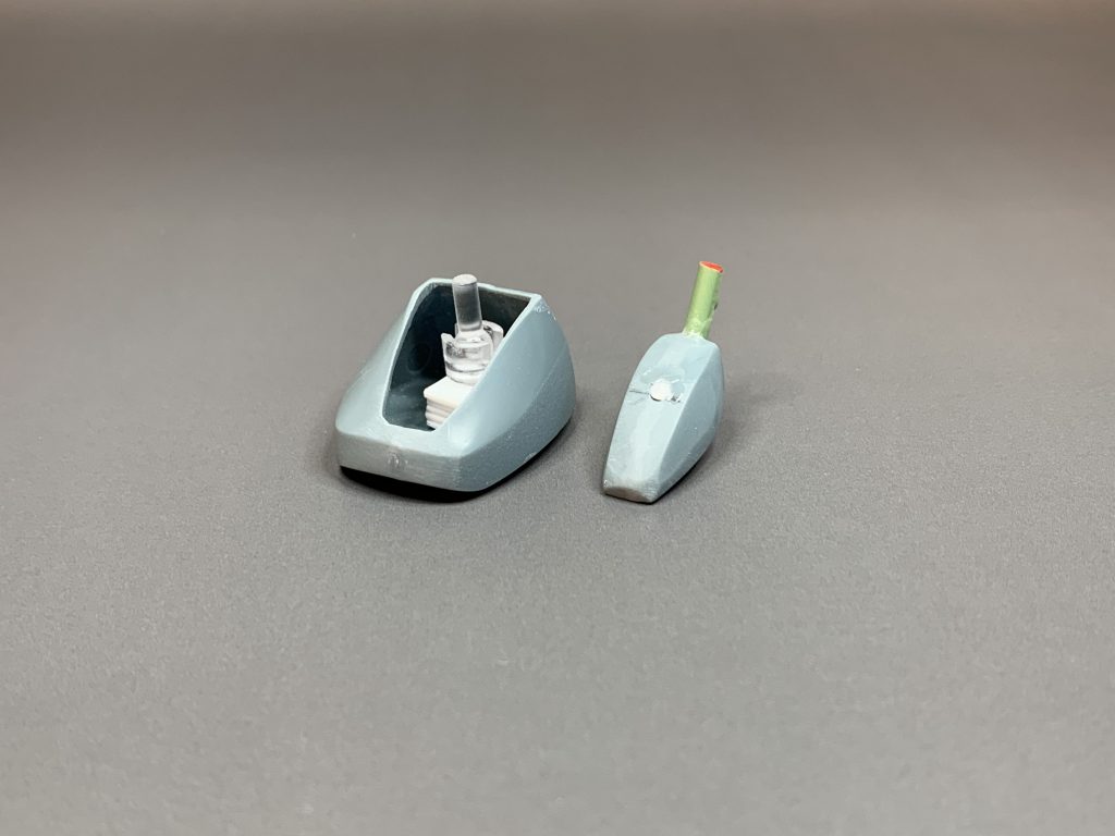 足首の甲パーツを可動するように加工しました。