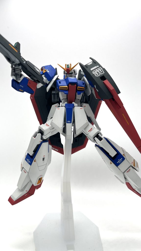 お気に入りポーズです。大きめの文字のデカールはかっこいいですねぇ。