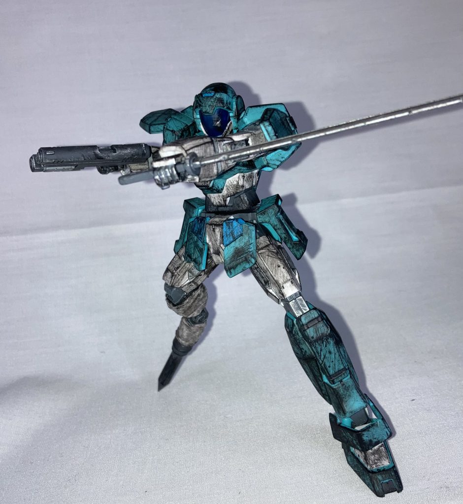 普通の鞘よりもなんか汚ねぇ布とか巻いてた方が雰囲気出るかなと思って包帯もどきと同じやり方で作ってみました、刃こぼれも初めてにしてはそれっぽくなった気がしますよく中でひっかかってﾑｷｨｰｯ!ってなります。