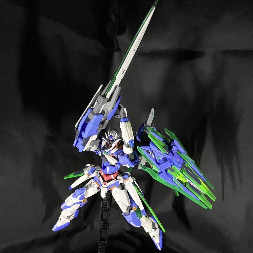 GNバリオンソードバリオンクアンタの主兵装。RGダブルオーライザーのGNソードIIIをベースに側面にシールドを追加しました。