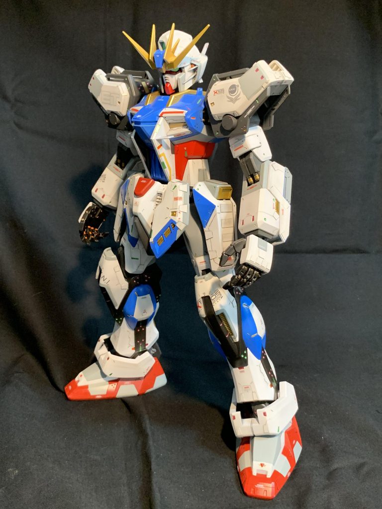 実物大立像のストライクガンダムをイメージしてカラーリング。横浜ガンダム、福岡ニューガンダムを参考にしました。