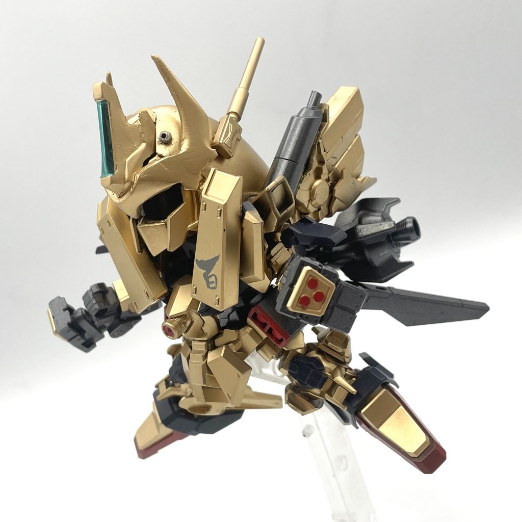 胸部装甲と長い後頭部のおかげで首がほとんど可動しない・・・のでボールデン大を使って首を延長しました。