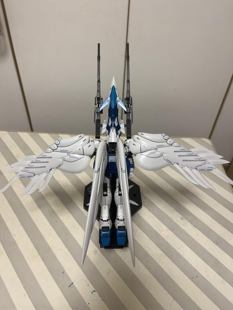 羽部分、私の中で今でも「もっと何かマーキング入れてもよかったかな」派と「シンプルなこの仕上がりでよかった」派が激しく争っております。でも、どこかの軍の持ち物ではないので、所属軍や部隊のマーキングはないので、これで正解だったと思いたい、、