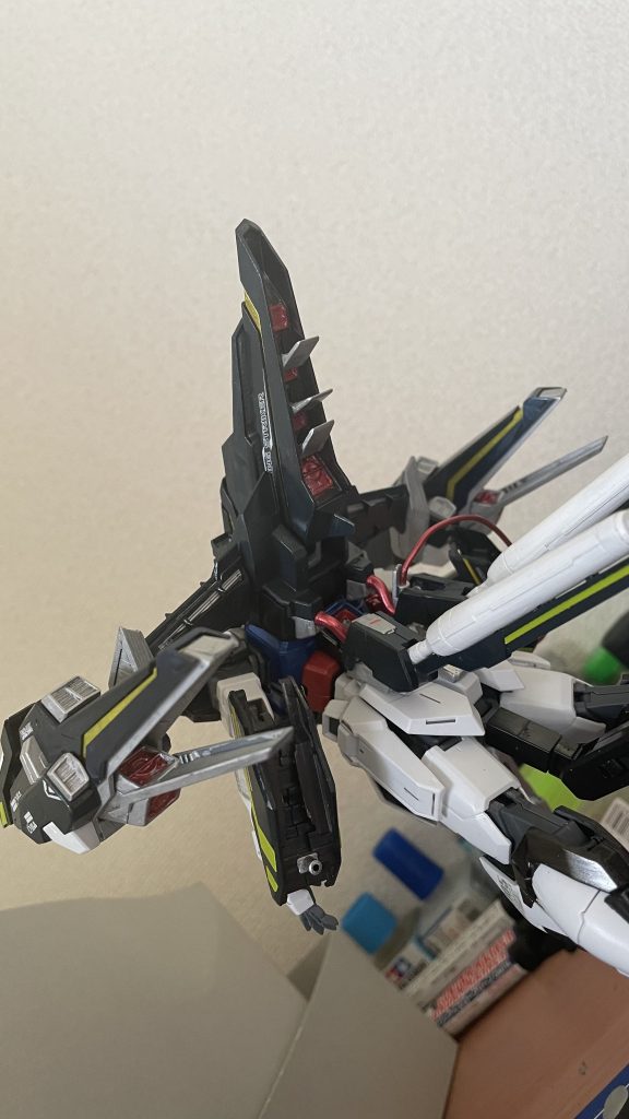 カラーリングをMETAL BUILDのライトニングストライカーを参考にしてみました。