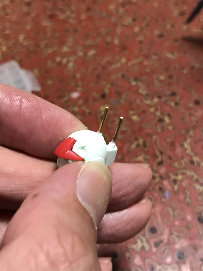 頭部アンテナも1㎜真鍮線に置き換えました。