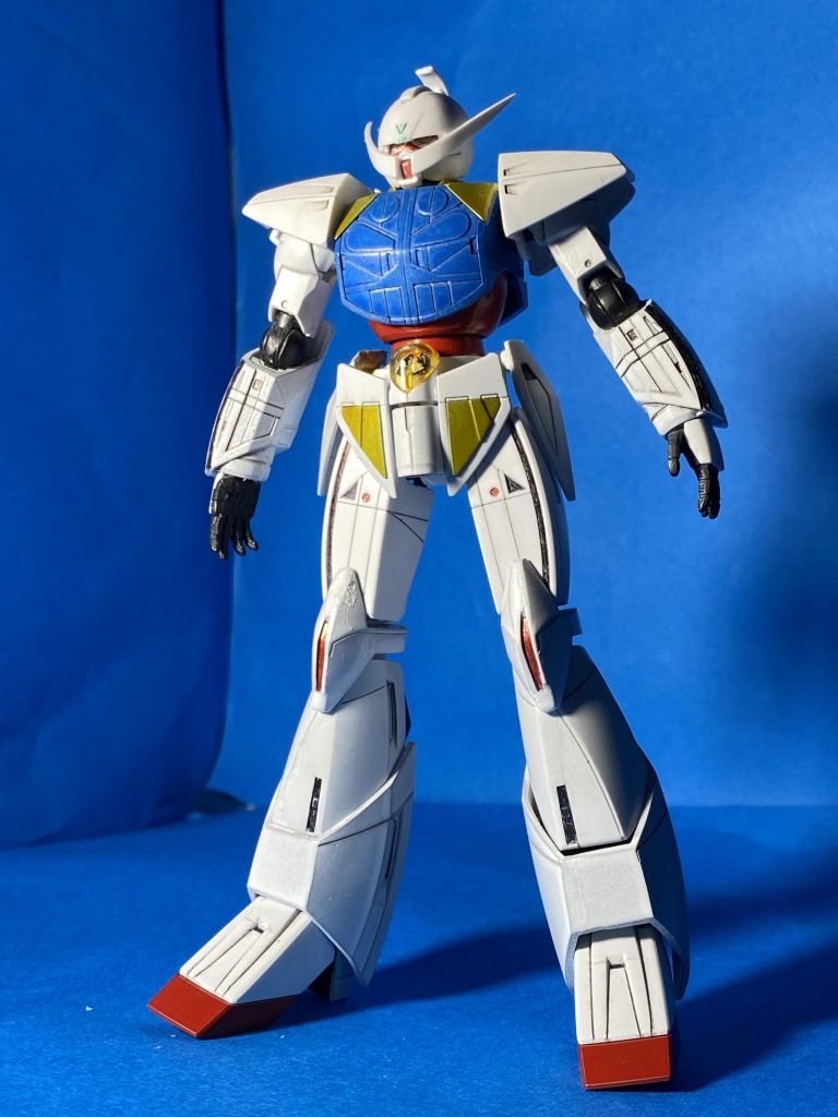 全体像 目元のシールをなくしたため自分で塗装してみたものの、うまく描けずに拡大すると荒が目立ちます。