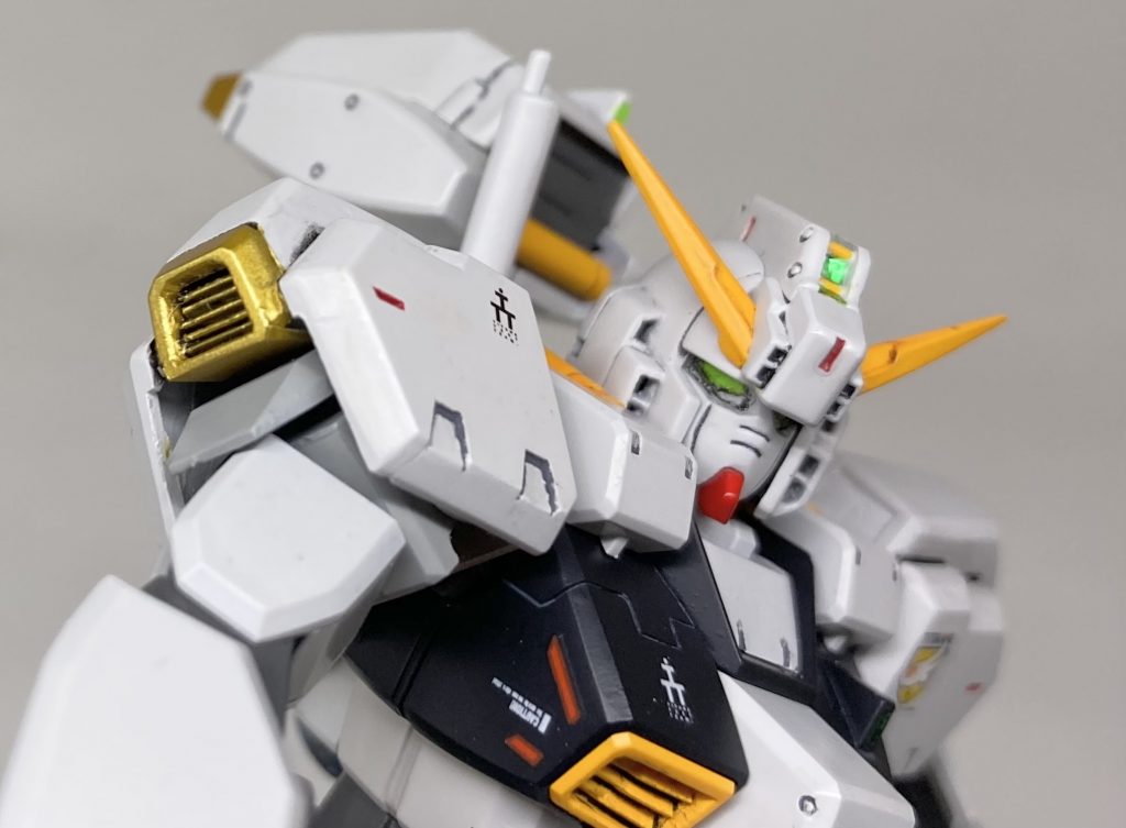 肩パーツを小型化して一部可動式にしてそれに伴い肩アーマーも若干小型化。これはただの自己満。