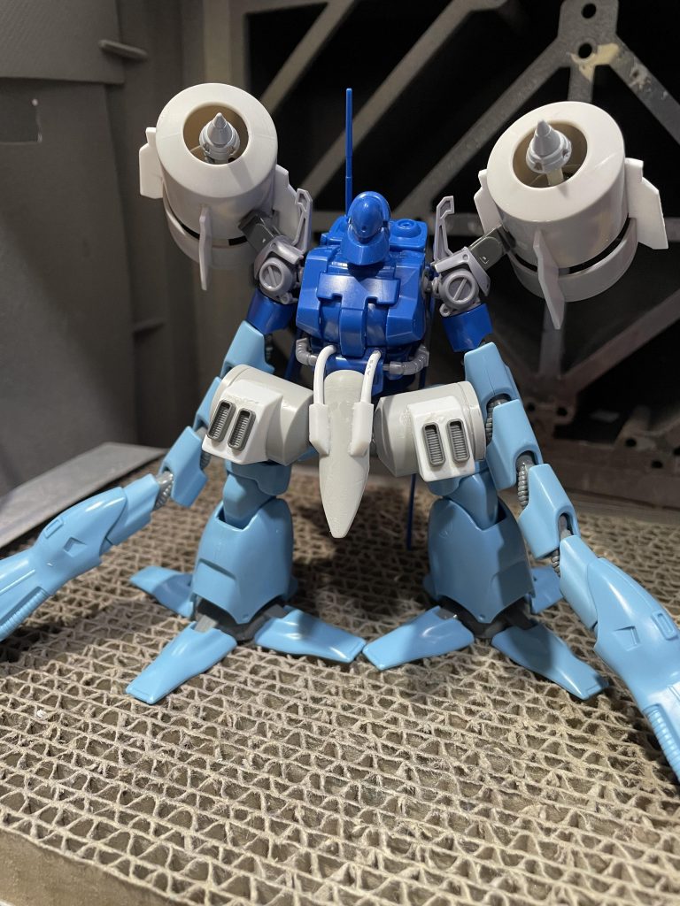 腰部アーマーと肩部スクリューユニットは、WAVEの G-タンクを加工して製作