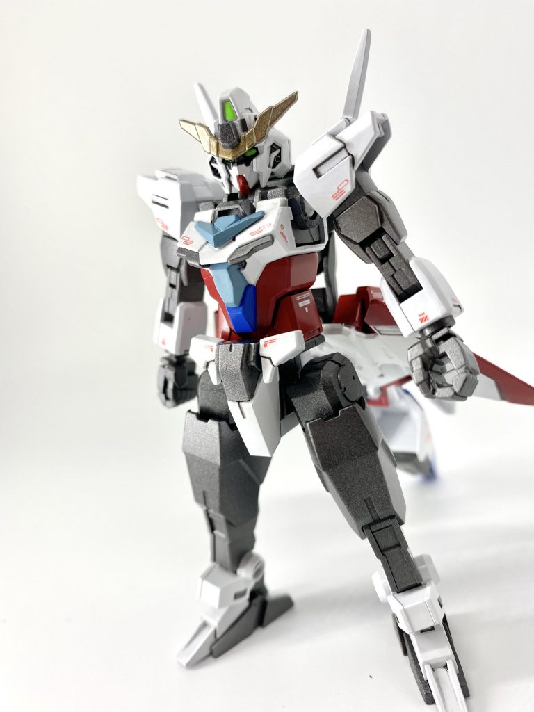 MS形態のアピールポイントは上半身の色分けです変形後のコアファイターに見えるように塗装してみました。換装後を考えてふくらはぎをガンメタにしてるのナラティブの特徴を入れ込んだ結果となります