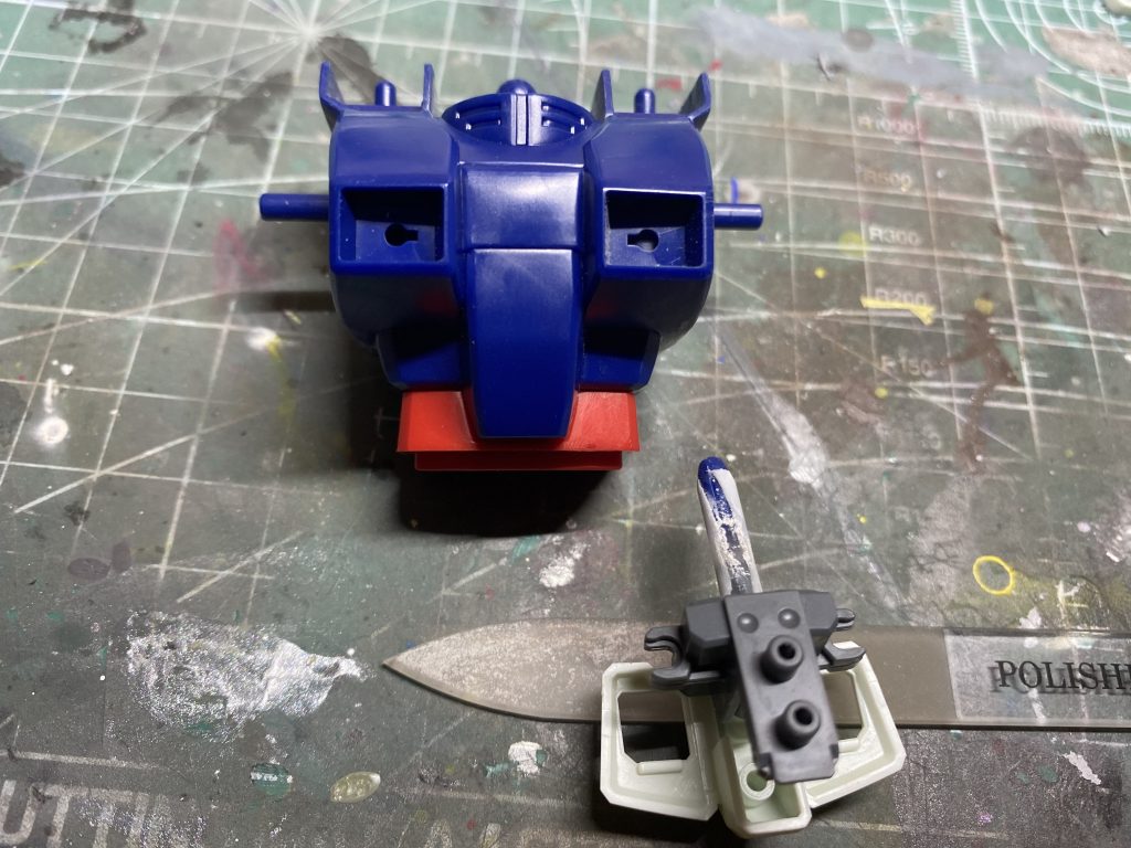 カメラロール見ても制作過程はこの画像しか残ってなかった･･･ガンダムの下半身はそのままだと付かないので、ランナーとプラパイプ使って延長した記憶がありますw