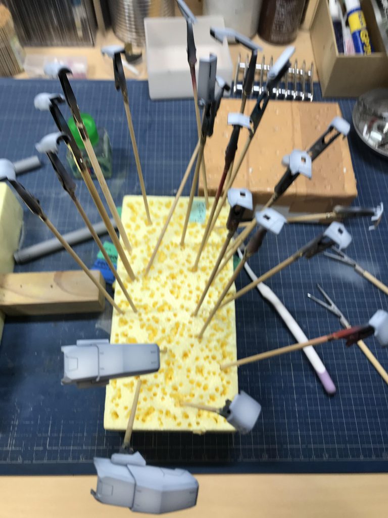 今回も合わせ目やパテ加工はサフ吹きましたが、基本サフ無しす。